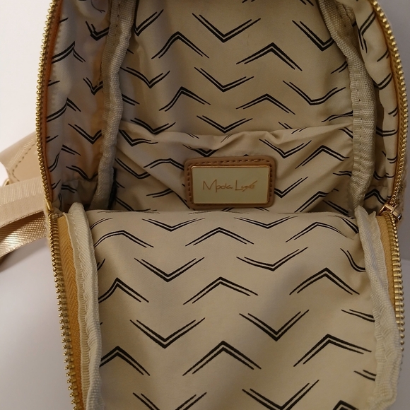 Moda Luxe Textured Crossbody Fanny Pack - Picture 3 of 6